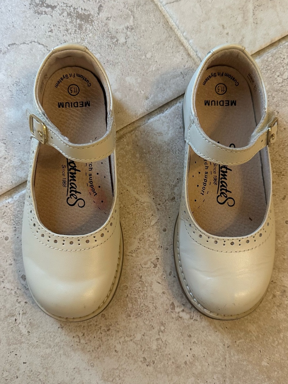 Footmates 11.5 medium color: bone/ cream